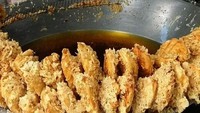 Melipir ke Pejaten Timur ada Pisang Goreng pontianak dengan harga terjangkau. Seporsinya RP 55.000 dapat 20 biji pisgor. Foto: Site Culinary/Visual
