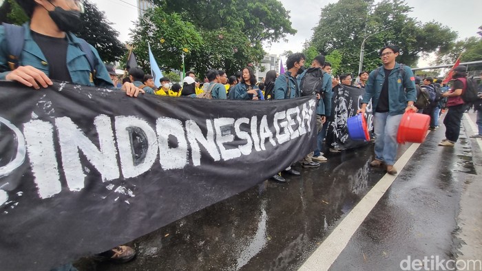 Massa BEM SI terus bertambah untuk menggelar aksi demonstrasi bertajuk Indonesia Gelap di sekitar Patung Kuda, Jakarta Pusat. (Taufiq S/detikcom)