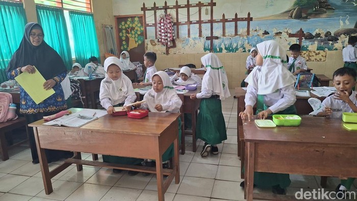 MBG Sumenep Disetop Sementara, Ribuan Siswa Kembali Bawa Bekal-Sarapan di Rumah