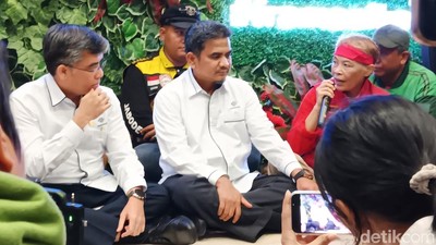 Momen Menaker dan Wamen Duduk Bareng Driver Ojol Bahas THR