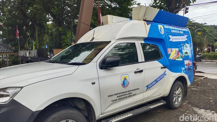Mobil perpustakaan keliling Dinas Perpustakaan dan Kearsipan Lebak. (Foto: Fathul Rizkoh/detikcom)