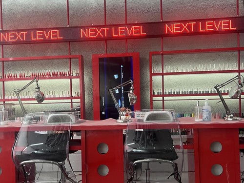 Mencoba Salon Kuku Estetik di Kemang dengan Dekorasi Futuristik