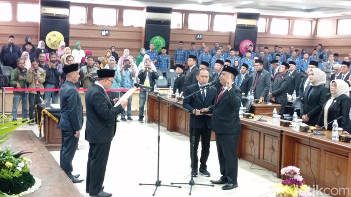 Pelantikan Kepler Sianturi sebagai anggota DPRD Kota Tasikmalaya, Senin (17/2/2025).