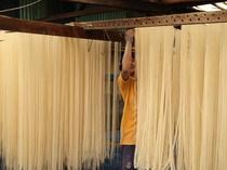 Intip Pembuatan Mie Asin Khas Singkawang