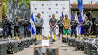 Menurut pihak berwenang Salvador, obat-obatan tersebut diangkut oleh tiga orang yang ditahan dan akan menghadapi kejahatan terkait perdagangan narkoba. Menurut Menteri Pertahanan Nasional, Wakil Laksamana Rene Francis Merino Monroy, 24,4 ton berbagai obat telah disita di El Salvador sepanjang tahun 2024 dan beberapa bulan hingga tahun 2025. 
