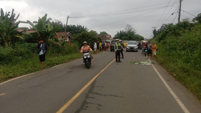 Polisi mendatangi lokasi pelajar tewas kecelakaan