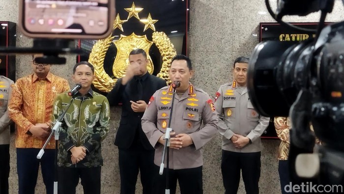 Polri menjalin kerja sama dengan Kementerian Kehutanan (Kemenhut) lewat penandatanganan nota kesepahaman (memorandum of understanding/MoU). (Kurniawan F/detikcom)