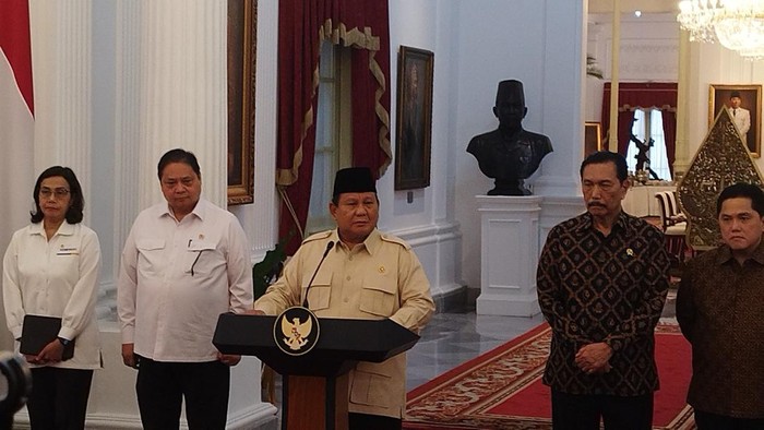 Prabowo teken aturan Dolar AS wajib parkir di RI