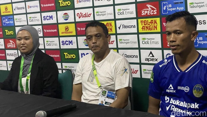 Jump pers PSIM usai mengalahkan PSPS, Senin (17/2).