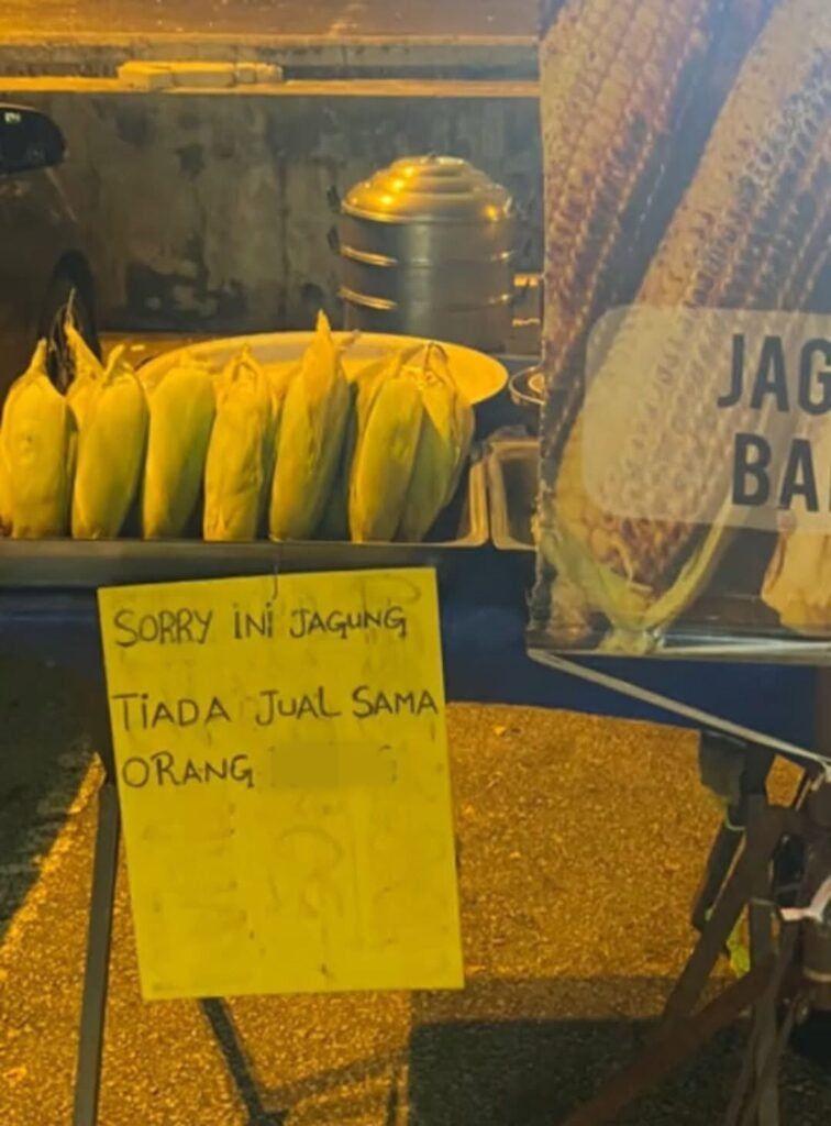 Rasis! Penjual Jagung Bakar Ini Tolak Pembeli Orang India