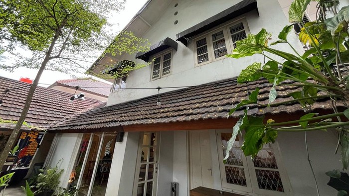Rumah Arsitektur Jengki di Panglima Polim, Kebayoran Baru, Jakarta Selatan