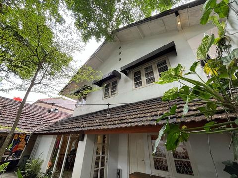 Rumah Arsitektur Jengki di Panglima Polim, Kebayoran Baru, Jakarta Selatan