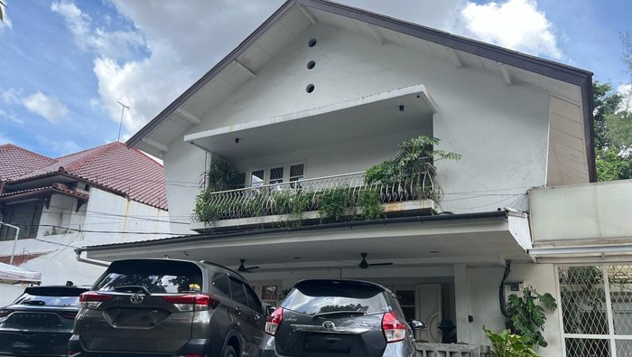 Rumah Arsitektur Jengki di Panglima Polim, Kebayoran Baru, Jakarta Selatan