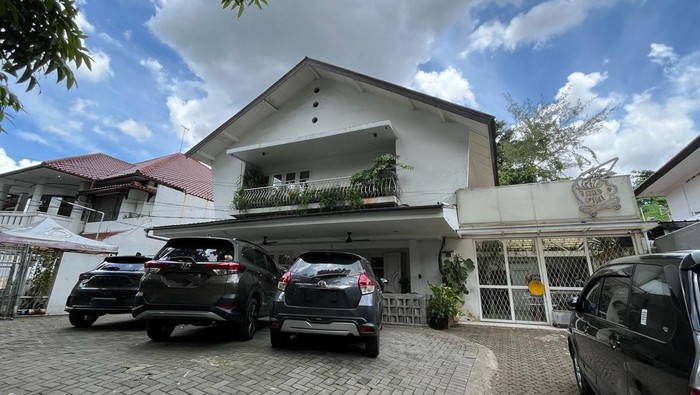 Rumah Arsitektur Jengki di Panglima Polim, Kebayoran Baru, Jakarta Selatan