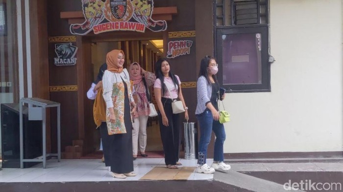 Sejumlah emak-emak di Trenggalek melaporkan dugaan penggelapan yang dilakukan admin arisan.