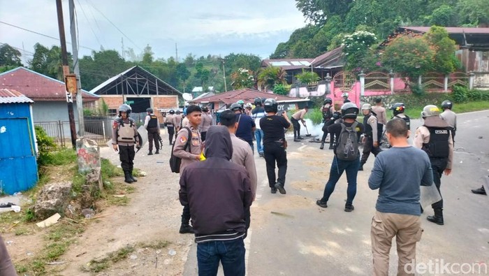 Bentrok antara dua kelompok warga di Kota Sorong, Papua Barat Daya, kembali pecah usai pria inisial WES (22) tewas.