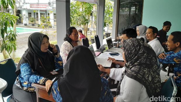 Suasana pendaftaran pra SPMB Disabilitas di Disdik Kota Semarang, Senin (17/2/2025).