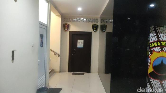 Suasana ruang sidang lokasi Sidang Etik 2 oknum polisi di Mapolda Jateng, Senin (17/2/2025).