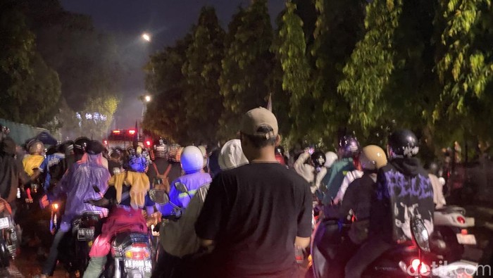 Suasana konvoi suporter merayakan PSIM naik kasta Liga 1, Senin (17/2/2025).