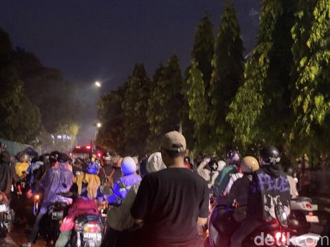 Suasana konvoi suporter merayakan PSIM naik kasta Liga 1, Senin (17/2/2025).