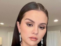 Soap Nails, Tren Kuku Seperti Habis Mandi, Dipopulerkan Selena Gomez