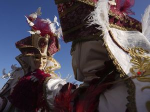 Uniknya Festival Topeng di Venice Italia