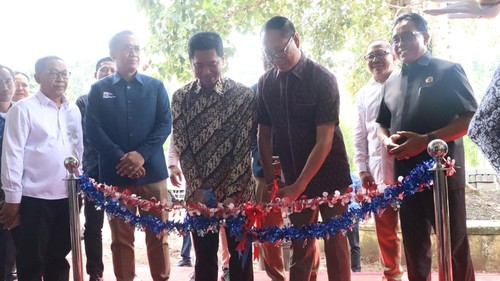 Wabup Badung, Ketut Suiasa, meresmikan Teaching Factory Air Minum Kemasan 