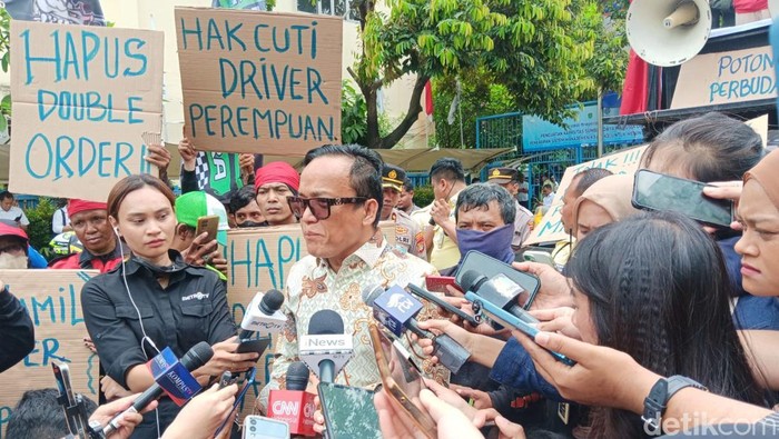 Wamenaker Temui Ojol yang Demo