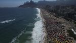 Warga Brasil Serbu Pantai Gegara Neraka Bocor