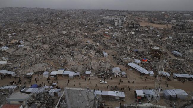 Warga Gaza Bangun Tenda di Reruntuhan Rumah