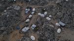 Warga Gaza Bangun Tenda di Reruntuhan Rumah