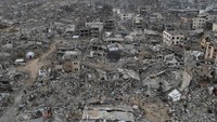 Israel hanya mengizinkan truk bantuan yang membawa makanan, air, perlengkapan medis dan selimut. Namun Israel memblokir masuknya mesin berat dan mobil bantuan masih berjejer di perbatasan Mesir.  