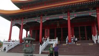 Wihara Tri Dharma Sui Kheu Thai Pak Kung yang berdiri di atas lahan seluas enam hektar dan merupakan wihara terbesar di Singkawang itu menjadi salah satu destinasi wisata bagi wisatawan yang datang berkunjung ke kota tersebut.