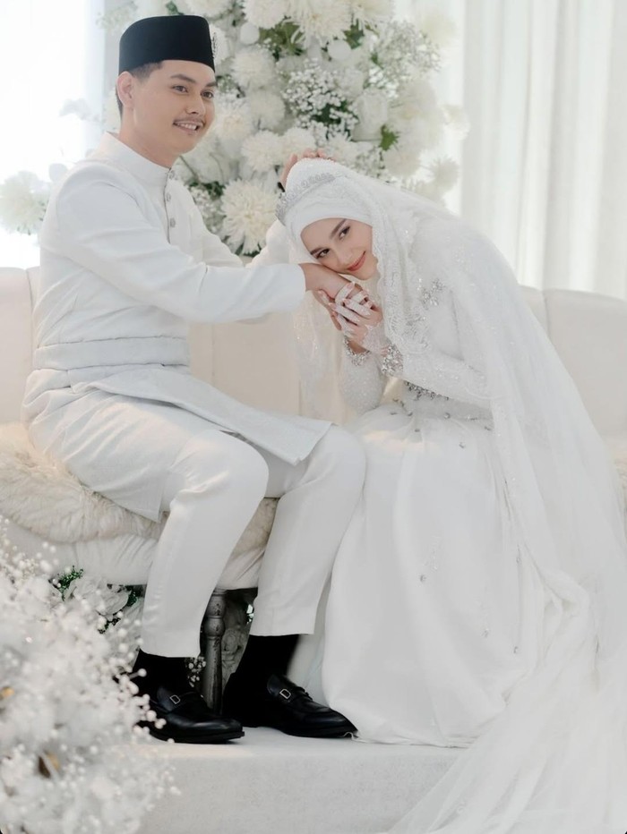 Yasmine Ow menikah lagi.