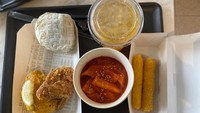 Tersedia juga menu makanan pelengkap lainnya seperti Chupbap, Japchae Noodle, hingga Spicy Tteokbokki. Foto: Site News