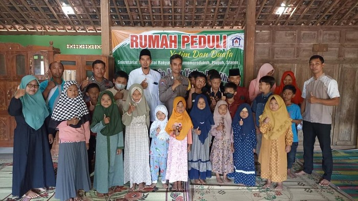 Aiptu Budi Wahono membuat rumah peduli bantu warga di berdayakan peternak kambing di Sragen