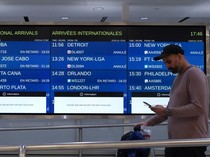 Badai Salju dan Kecelakaan Pesawat Bikin Jadwal Penerbangan di Toronto Kacau