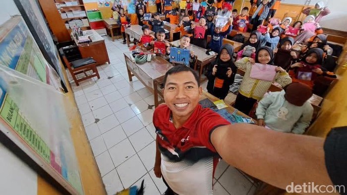 Belajar Menyetrika di Kelas