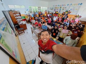 Kisah Dede Sulaeman, Guru PJOK yang Viral Gegara Ajarkan Siswa Menyetrika
