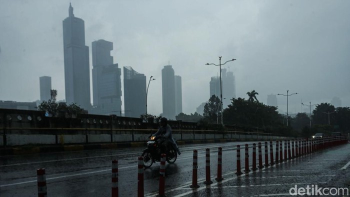 BMKG memprakirakan sejumlah wilayah Jakarta berpotensi hujan pada Selasa (18/2/2025) hingga Rabu (19/2/2025). Hujan berdurasi ringan mengguyur Jakarta Barat, Jakarta Utara, dan Jakarta Pusat.