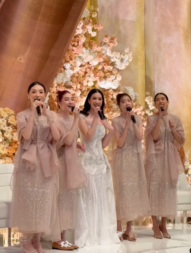 Bridesmaid Elma Agustin