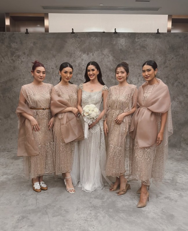 Bridesmaid Elma Agustin