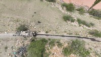 Jalan pegunungan Bolivia yang berkelok-kelok terkenal mematikan. Menurut data pemerintah, kecelakaan di jalan raya menewaskan rata-rata 1.400 orang setiap tahun di negara berpenduduk sekitar 12 juta jiwa.