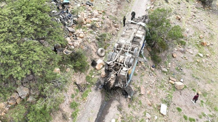 Emergency personnel respond to the scene of a deadly crash after a bus dropped off a precipice, in Yocalla, Bolivia, February 17, 2025. Comando Departamental de Potosi/Handout via REUTERS ATTENTION EDITORS - THIS IMAGE HAS BEEN SUPPLIED BY A THIRD PARTY. NO RESALES. NO ARCHIVES