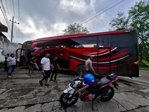 Tragis! Pasutri di Blitar Tewas Ditabrak Bus Pariwisata Ugal-ugalan
