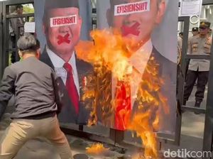 Mahasiswa Demo Tolak Efisiensi di Malang Bakar Foto Prabowo-Gibran