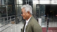 Kasus dugaan korupsi di PT PGN berkaitan dengan korupsi transaksi jual-beli gas yang melibatkan PT PGN dan PT Inti Alasindo Energi. Dugaan perbuatan korupsi itu terjadi pada periode 2017-2021. KPK mengatakan ada dua orang yang menjadi tersangka. KPK belum membeberkan identitas para tersangka.  