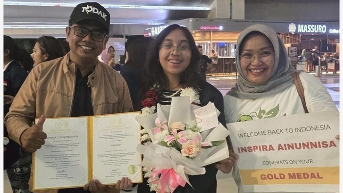 Enam siswa SMA Labcschool Cibubur juarai lomba inovasi internasional di Thailand.
