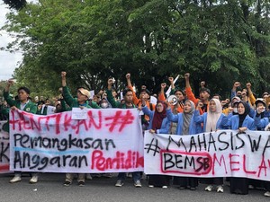 Ratusan Mahasiswa Demo di DPRD Sumbar, Soroti Kepemimpinan Prabowo-Gibran