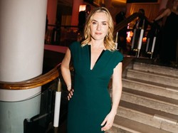 5 Pesona Kate Winslet Pakai Gaun Daur Ulang di BAFTAs 2025